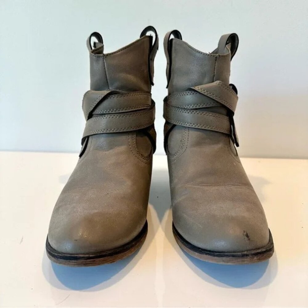 Rocket Dog Women's Sayla Gray/Taupe Modern Western Ankle Boot, Size 8.5 - Picture 2 of 14